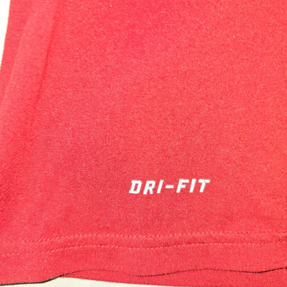 Nike Dri-FIT T-Shirt Large Men Red Short Sleeve Athletic Swoosh Logo Training